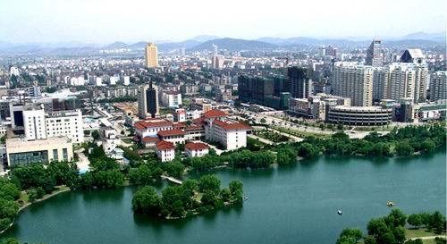 馬鞍山一醫(yī)院的二期工程正在開(kāi)建,將新增床位890張,工期僅2年